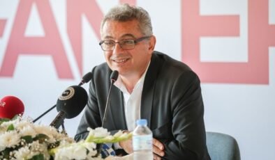 Erhürman gazetecileri yanıtladı: Türkiye'ye giriş yasakları ilk 10 günün konusudur!
