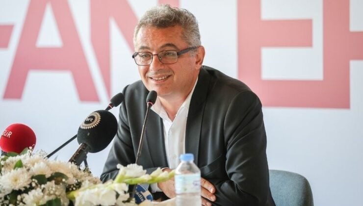 Erhürman gazetecileri yanıtladı: Türkiye'ye giriş yasakları ilk 10 günün konusudur!