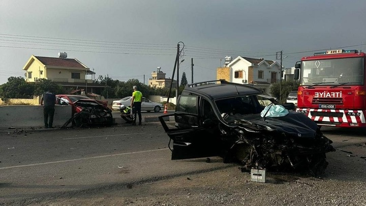Gazimağusa – Karpaz Anayolunun 10 – 11’inci km’leri arasında, meydana gelen kazada 2 kişi yaralandı alkollü sürücü tutuklandı