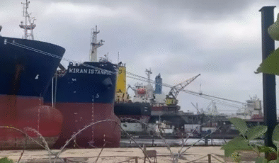Tuzla’da tersanede tadilatı yapılan geminin makine dairesinde patlama meydana geldi. Ölü ve yaralılar var