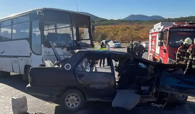 Mersin’de feci kaza… Tarım işçilerini taşıyan midibüs otomobille çarpıştı: 3 ölü, çok sayıda yaralı!