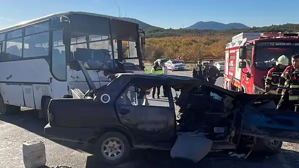 Mersin’de feci kaza… Tarım işçilerini taşıyan midibüs otomobille çarpıştı: 3 ölü, çok sayıda yaralı!