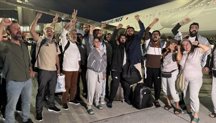 İsrail'in alıkoyduğu aktivistler Türkiye'de