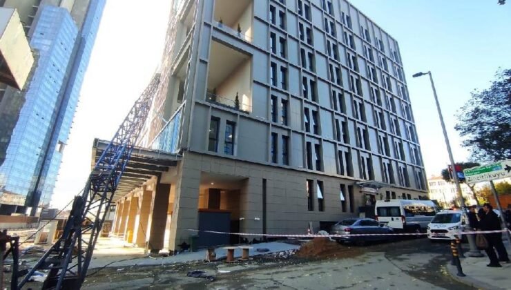 İstanbul'da vinç öğrenci yurduna devrildi