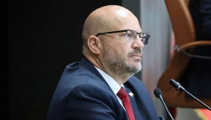 Küçük: Erhan Arıklı kendi bilgisizliğini ve yetersizliğini KKTC halkına mal edemez