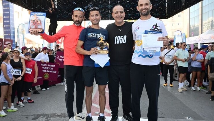 Lefkoşa Maratonu’nda 10 km ve 21 km koşularının ödülleri verildi