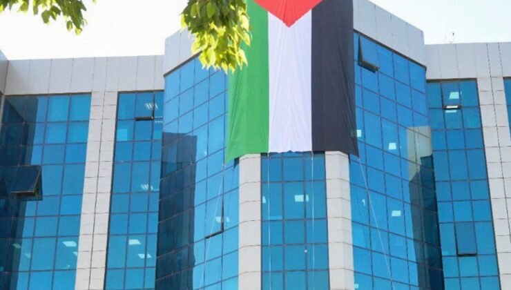 Lefkoşa Türk Belediyesi: Filistin bayrağı belediye binasında dalgalandırılacak