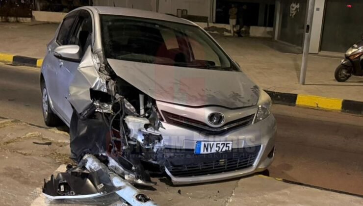 Lefkoşa’da alkollü sürücü trafik adasına çarptı