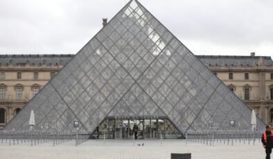 Louvre Müzesi'nde çalınan eserler henüz bulunamadı