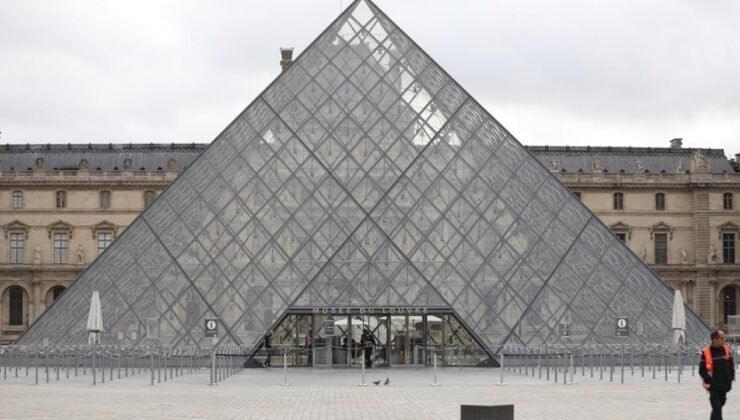 Louvre Müzesi'nde çalınan eserler henüz bulunamadı