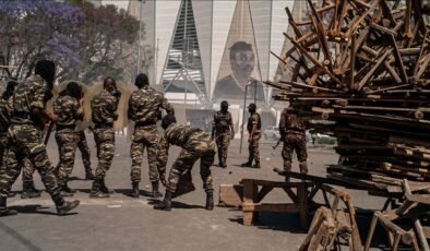 Madagaskar'da ordu yönetime el koydu