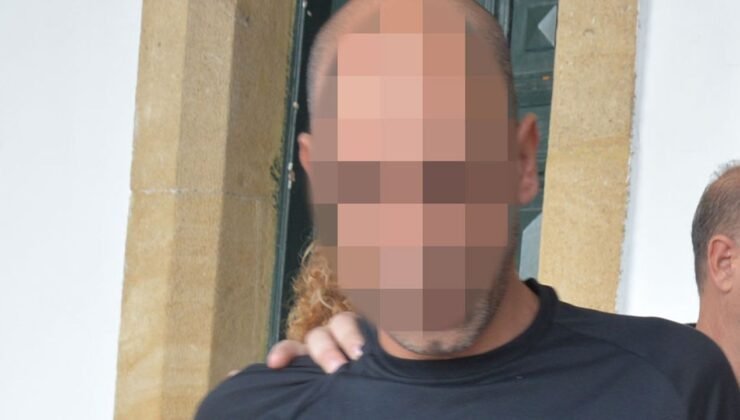 Mahkeme salonunda yargıcın fotoğrafını çekti