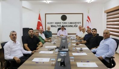 Maliye Bakanı Berova, zeytin üreticilerini kabul etti