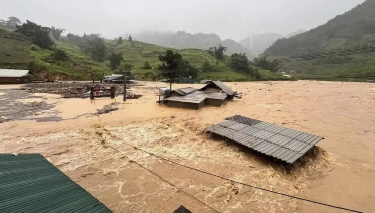 Rekor yağışlar Vietnam’ı vurdu: Tarihi Hue şehri sular altında kaldı