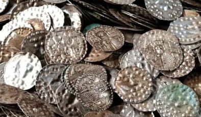 Solucan ararken buldu, yetkililer ayağa kalktı: Tam 20 bin parçalık hazine