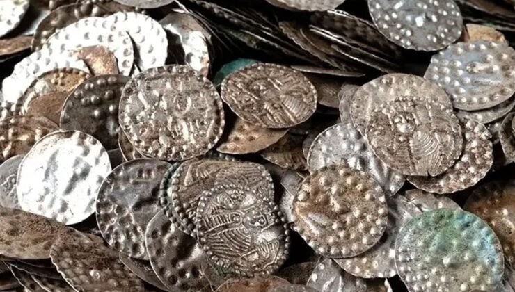 Solucan ararken buldu, yetkililer ayağa kalktı: Tam 20 bin parçalık hazine