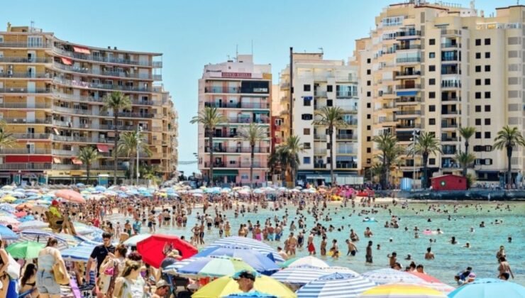 Yanlış sahilde soyunanlar tutuklandı