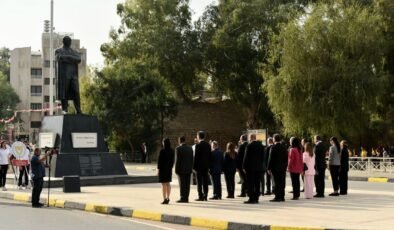 24 Kasım Öğretmenler Günü… Lefkoşa Atatürk Anıtı önünde tören düzenlendi