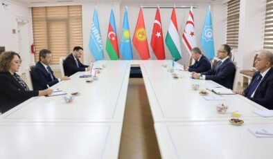 Bakan Ertuğruloğlu Bakü’de: Hasan ve Akgün ile görüştü
