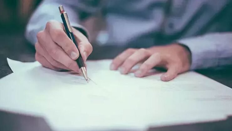 Cumhurbaşkanlığı’nda Akar ve Bozatlı görevden alındı