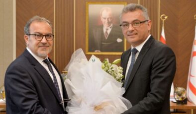 Erhürman, Kemal Saraçoğlu Lösemili Çocuklar ve Kanserle Savaş Vakfı’nı kabul etti