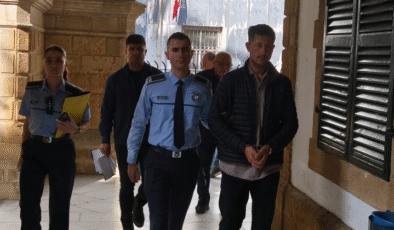 Ülkeye turist olarak gelen Emre Canlı şiddet ve darp nedeniyle mahkemeye çıkarıldı. 20 günü geçmeyecek şekilde cezaevine gönderildi