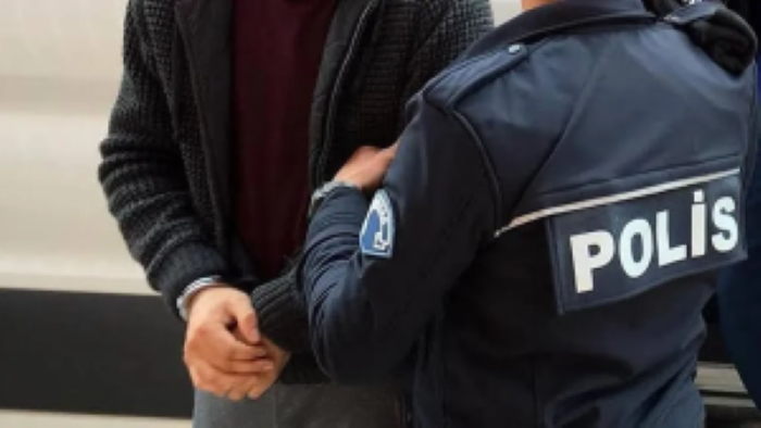 Yolda baygın bulunan ve hastaneye kaldırılan şahsın üzerinden uyuşturucu çıktı!