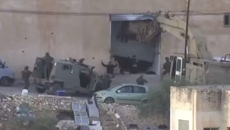 İsrail askerleri teslim olan iki silahsız Filistinli'yi infaz etti