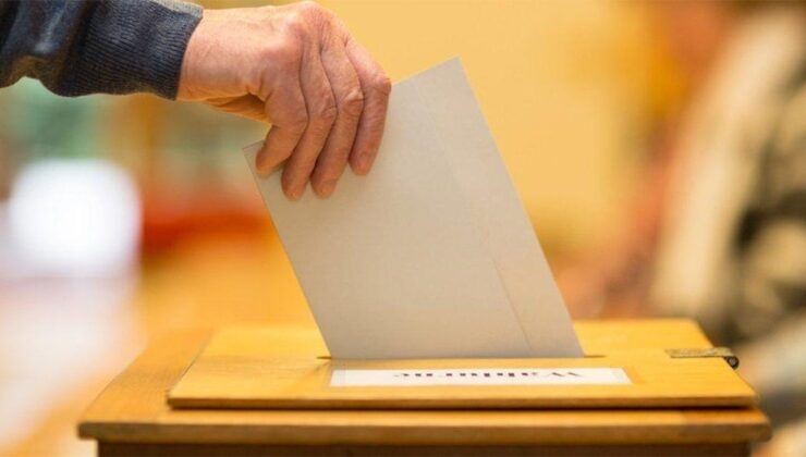 Kırgızistan'da halk erken milletvekili seçimleri için sandık başında