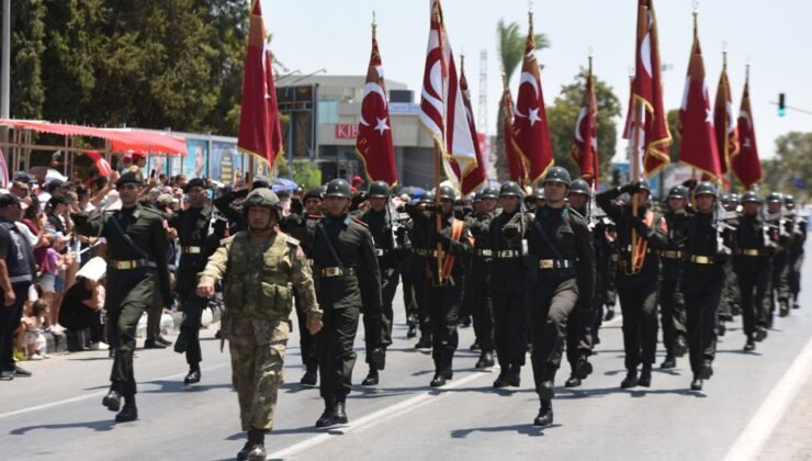 Lefkoşa Dr. Fazıl Küçük Bulvarı, 15 Kasım tören provası nedeniyle geçici olarak trafiğe kapalı