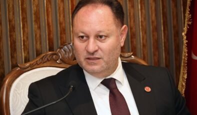 Öztürkler: Bayrağımıza kinle yaklaşanlar karşılarında bir halkın onurunu, tarihini ve geleceğini bulur