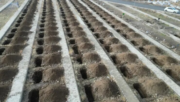 Kara kış öncesi toprak donduğu için 500 adet mezar kazıldı