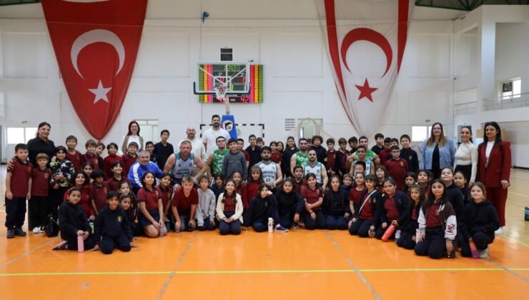 KKTC VAKIFLAR TEKERLEKLİ SANDALYE BASKETBOL TAKIMI İSKELE’DE FARKINDALIK MAÇI YAPTI