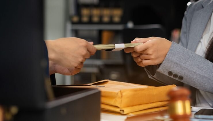 Çalışanlarına servet dağıttı