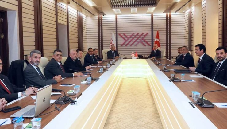 Çavuşoğlu, YÖK Başkanı Özvar ile bir araya geldi