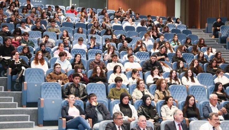 Cumhurbaşkanlığı Yerleşkesi'nde lise öğrencilerine yönelik kariyer semineri verildi