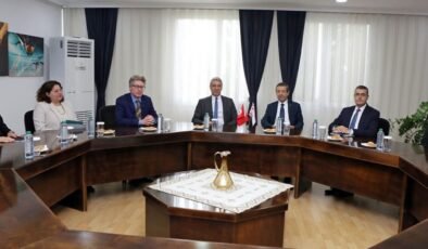 Dışişleri Bakanı Ertuğruloğlu, Özügergin’i kabul etti