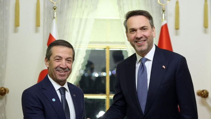 Dışişleri Bakanı Ertuğruloğlu, Türkiye Enerji ve Tabii Kaynaklar Bakanı Bayraktar ile görüştü