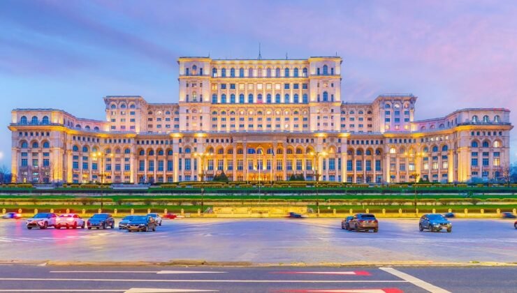 Dünyanın en ağır binası her gün git gide toprağa gömülüyor