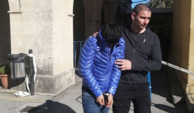 “Yan Baktın” kavgasında bıçaklı yaralama: Genç sanığa 4 yıl hapis