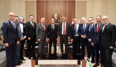 Erhürman, KKTC Sigorta ve Reasürans Şirketler Birliği ve Türkiye Sigorta Birliği'ni kabul etti