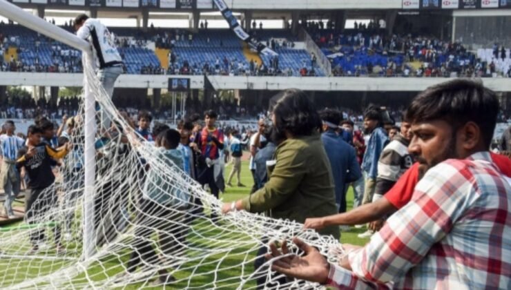 Hintli taraftar Messi'yi göremeyince, stadı paramparça etti