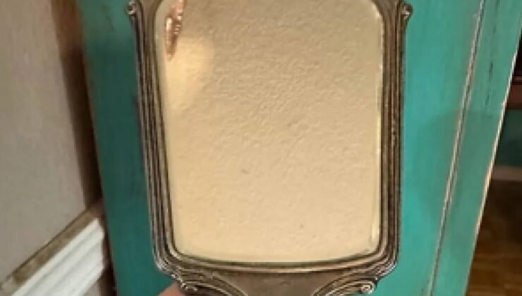 İkinci elden aldığı ayna servet değerinde çıktı