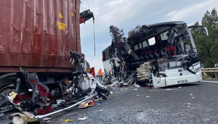 Yolcu otobüsü kaza yaptı: 7 ölü, 10 yaralı