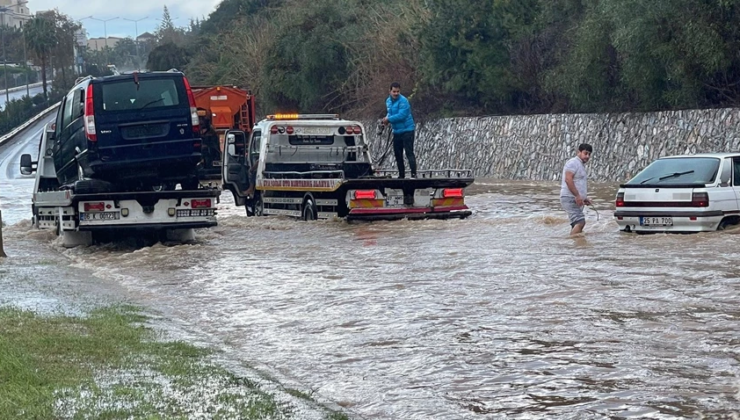 Alanya-Antalya karayolunda araçlar mahsur kaldı