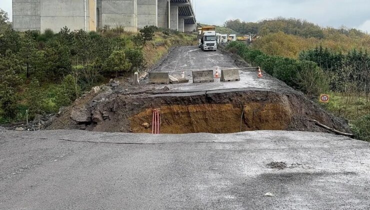 İstanbul Sarıyer’de yol çöktü: 2 araç dereye 1 araç kanala sürüklendi