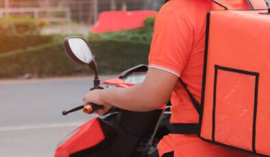 Maskeliler paket servis elemanına saldırdı