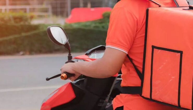 Maskeliler paket servis elemanına saldırdı