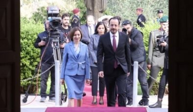 Resmi törenle karşılandı