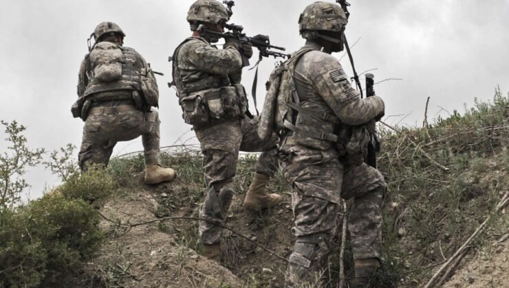 Trump duyurdu: 'Venezuela'ya kara saldırıları başlayacak'